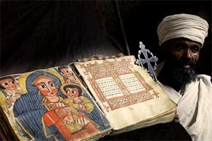 Эфиопский монах со старинной церковной книгой. http://flickr.com/