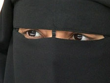Женщин Саудовской Аравии накажут за красивые глаза
