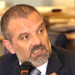 Акрам Хузам