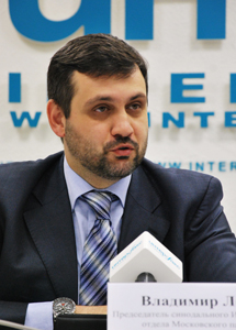 выходить инициатива