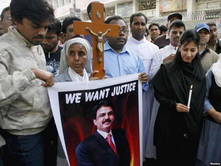 Похороны Шахбаза Бхатти. Фото: rediff.com/Reuters