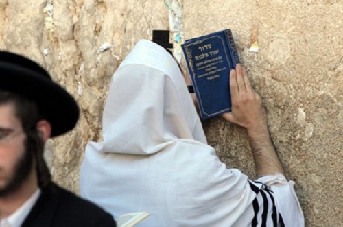 Ультраортодоксы в иерусалиме. Иудаизм в израиле. Праздник песах в иудаизме. Еврейский пост. Хасиды йом кипур.